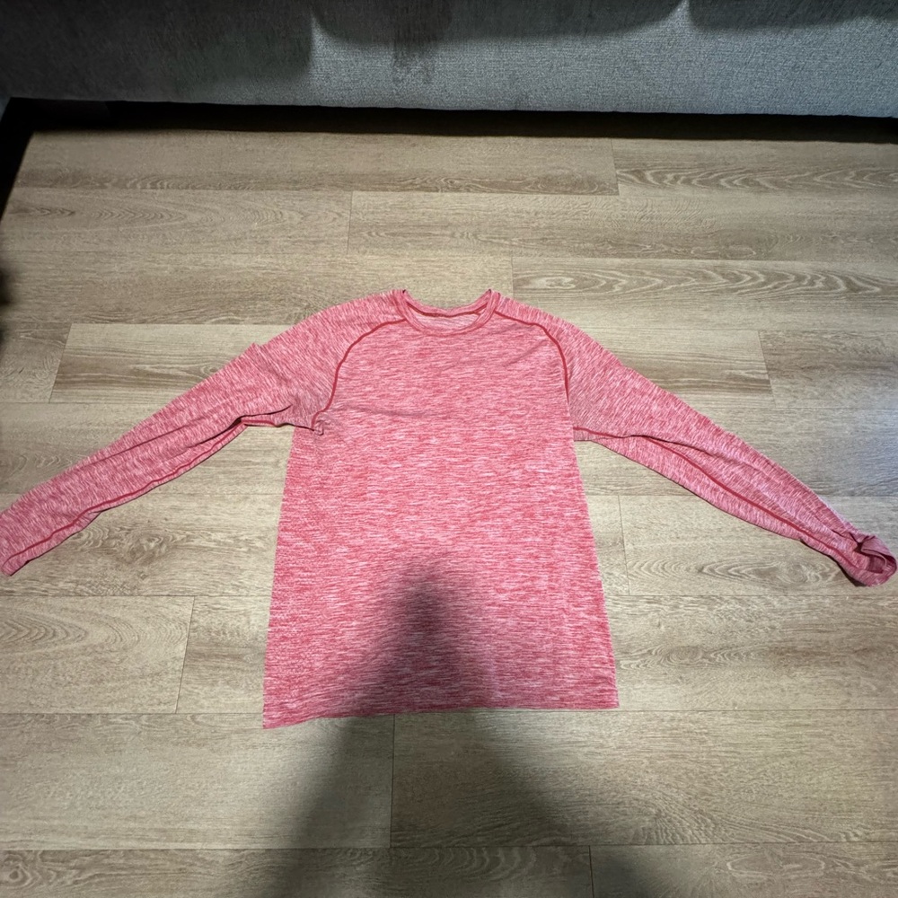 lululemon athletica Metal Vent Tech Heathered red Long Sleeve Shirt